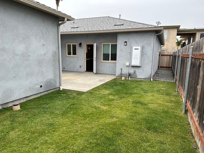 Building Photo - Imperial Beach 2 bed/2 bath home