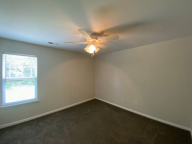 Building Photo - 115 N Field Dr