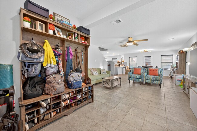 Building Photo - 2623 Hawthorn Park Ct