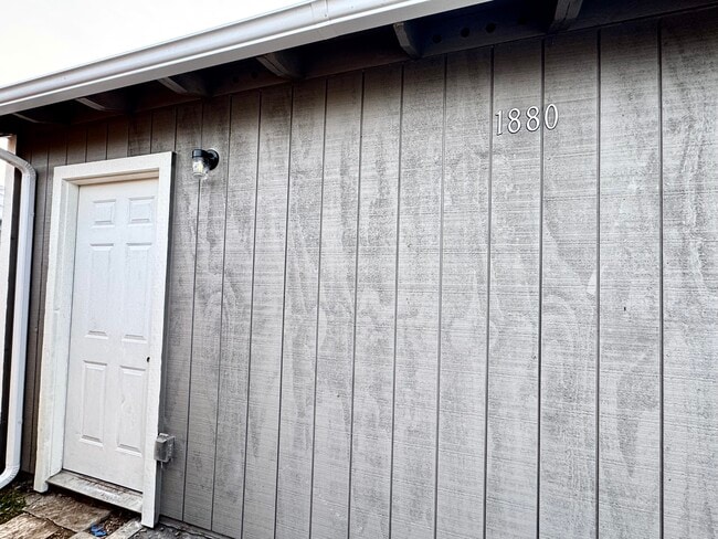 Building Photo - Phillips Lane