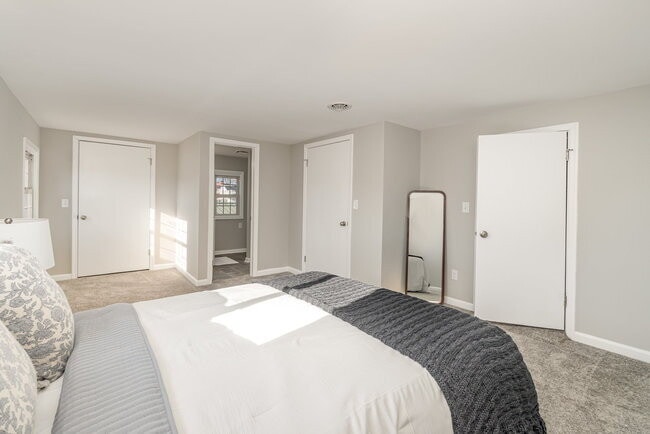 Building Photo - 28 W Main St