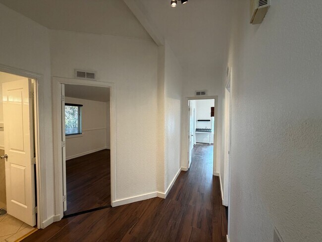 Building Photo - 3 Bedroom Single Story Home Available Near Unser Blvd SW & Bridge Blvd SW!