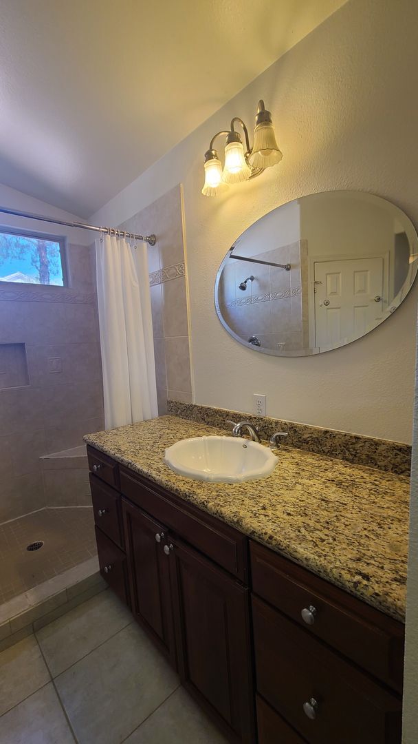 Building Photo - 1413 Iron Springs Dr