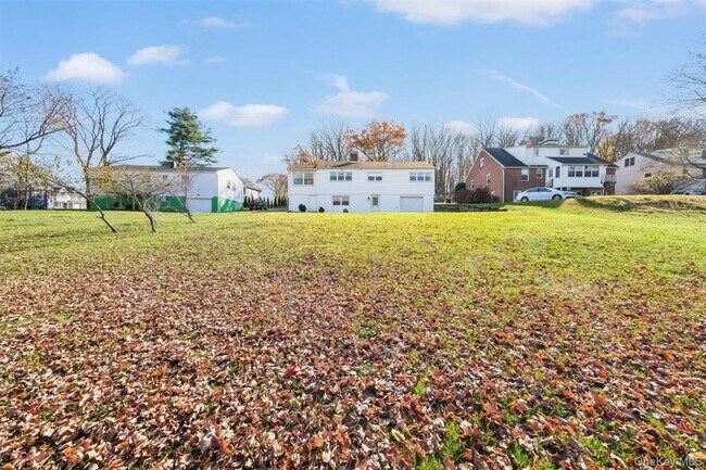 Building Photo - 22 Quaker Hill Rd