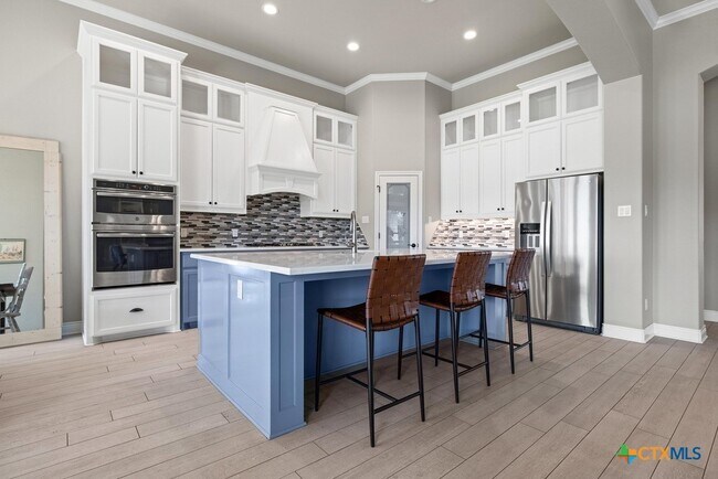 Building Photo - 1745 Alta Vista Loop