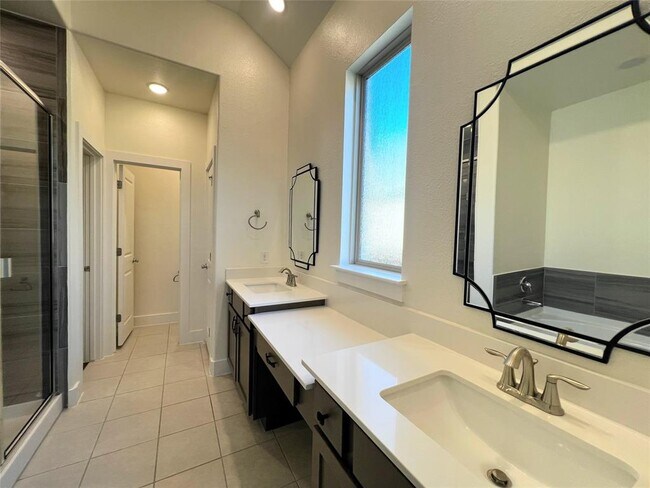 Building Photo - 6124 Teodoro Bend