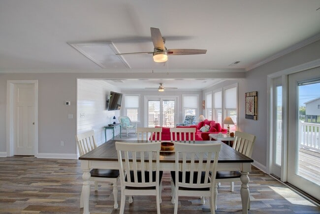 Building Photo - 304 Marina Way