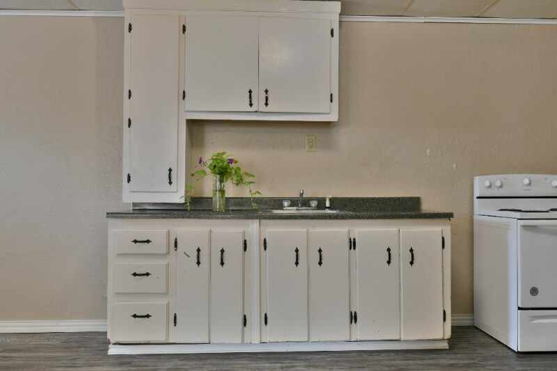 Building Photo - 808 W Cypress Ave