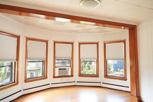 Building Photo - 127 Upham St