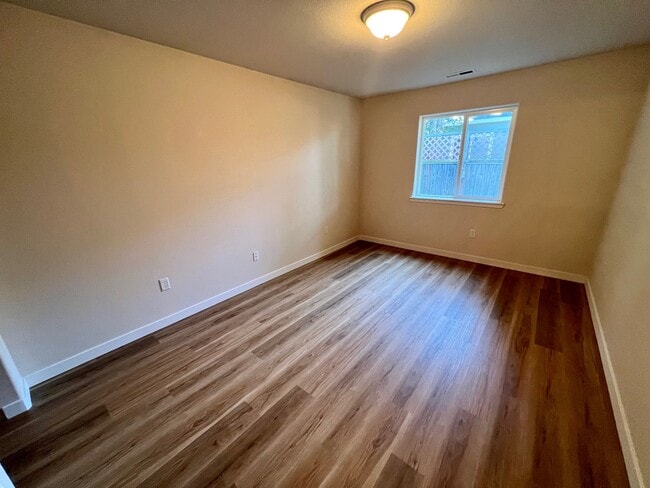 Building Photo - 2524 Parkwood Village Ln