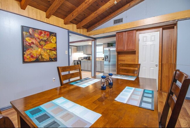 Building Photo - 1735 Grayson Dr