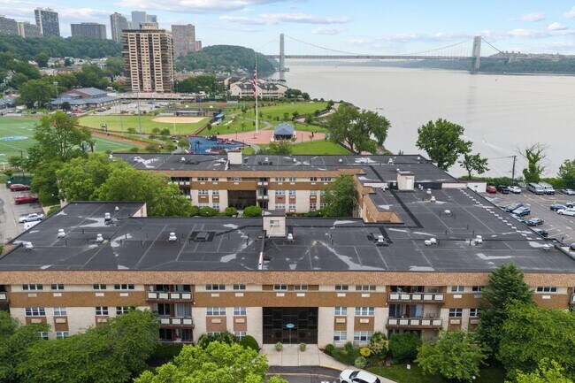 Primary Photo - 1111 River Rd