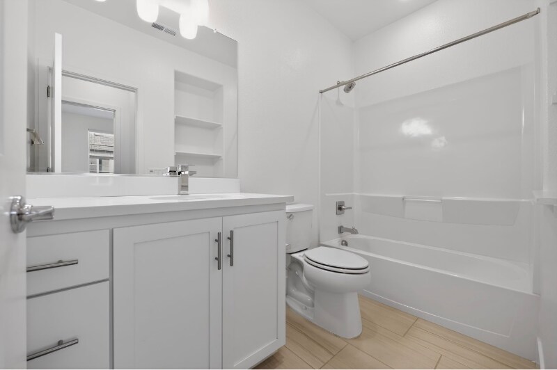 Building Photo - 392 Line St