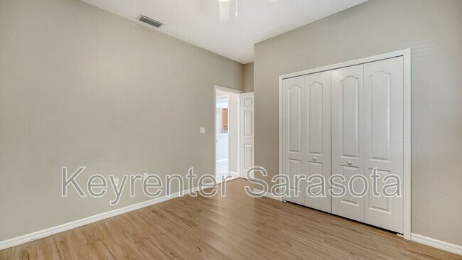 Building Photo - 4010 Green Tree Ave