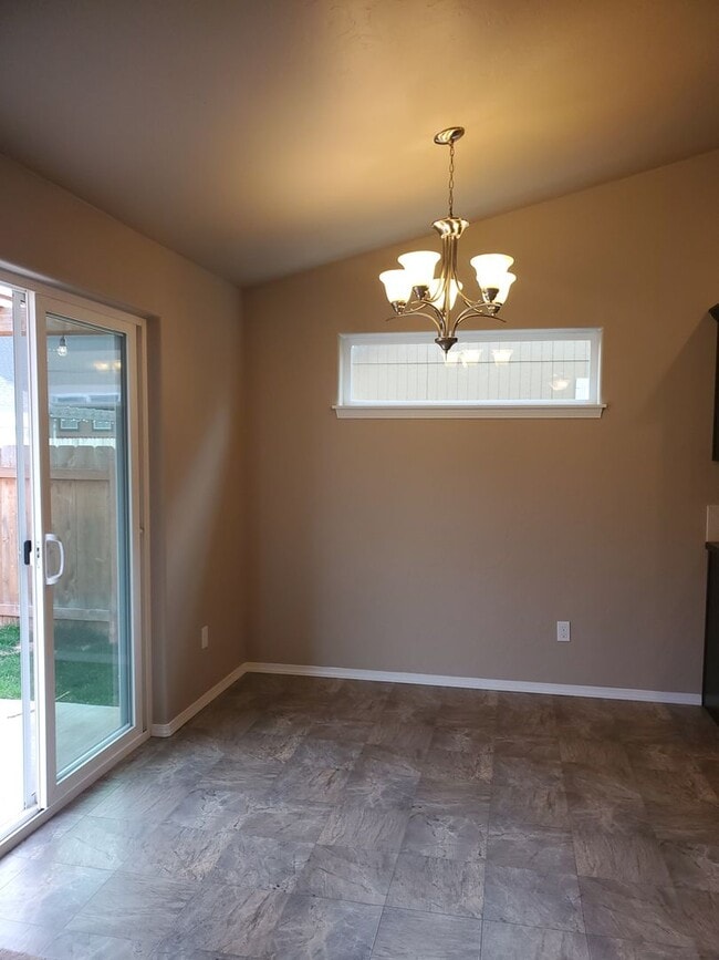 Building Photo - Charming and conveniently located in Nampa 3 bedroom, 2 bath home