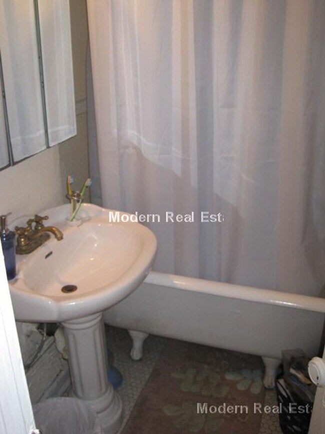 Building Photo - HOT ALLSTON LISTING!!!!