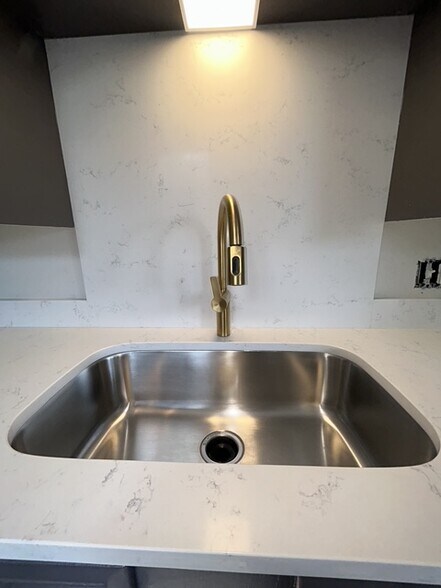 Building Photo - 811 N Dequincy St