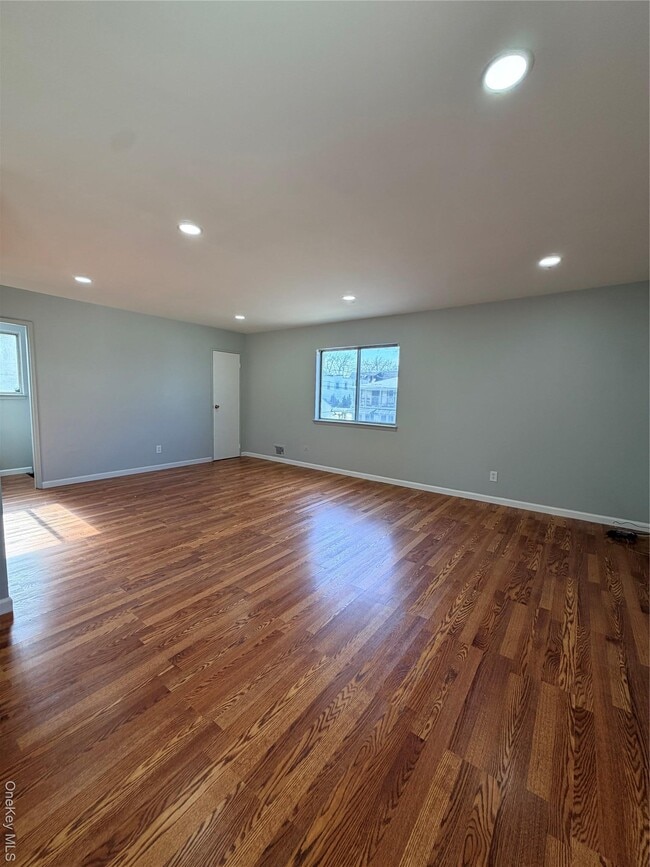 Building Photo - 153-16 110th Rd