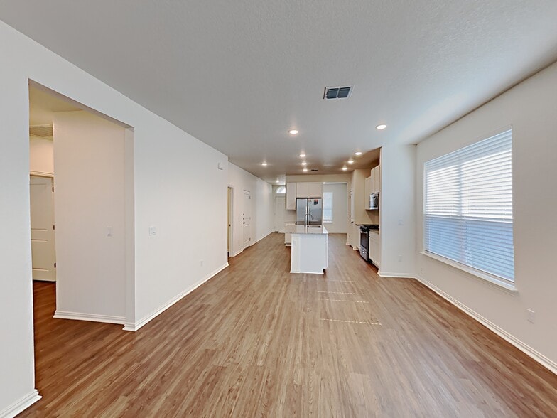 Building Photo - 437 Pebble Bend