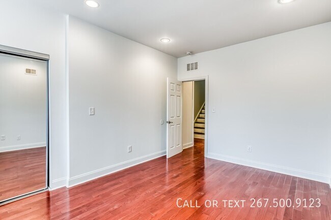 Building Photo - 1456 E Columbia Ave