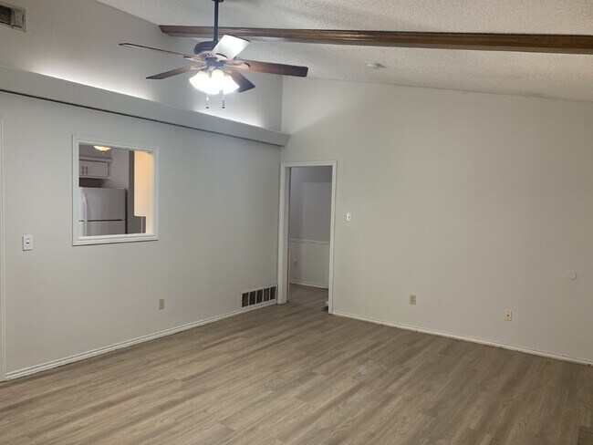 Building Photo - Beautiful Home in Fenship School District
