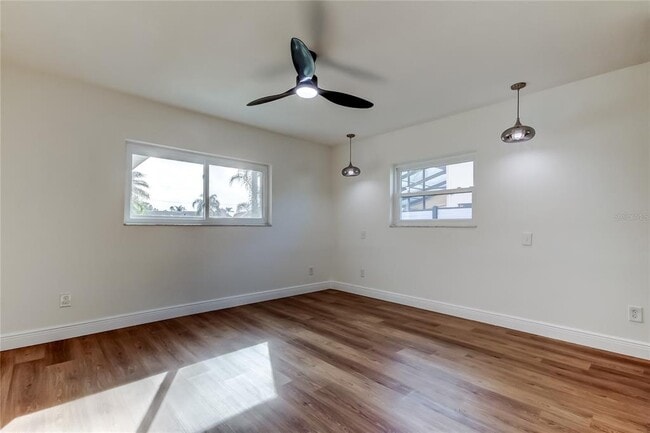 Building Photo - 8722 Elmwood Ln