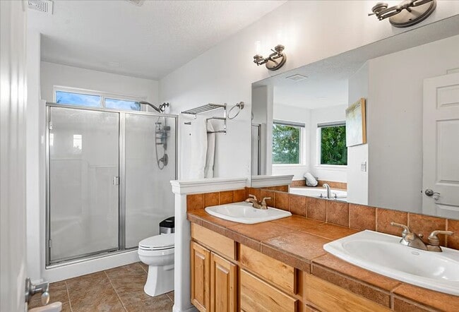 Building Photo - 1622 NW Rimrock Dr