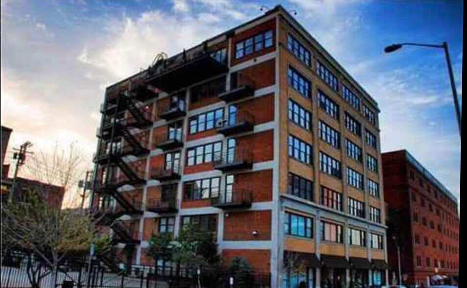 Building Photo - 1535 Walnut St Unit 701