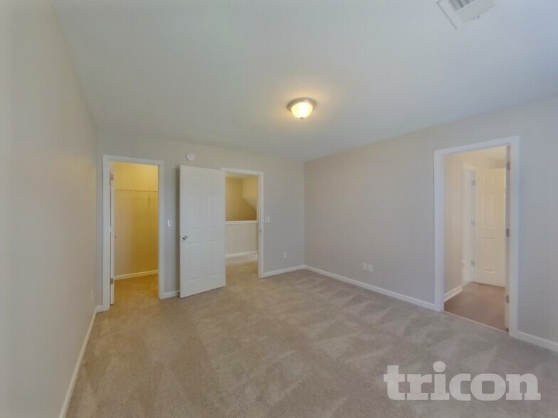 Building Photo - 318 Cavalier Ln