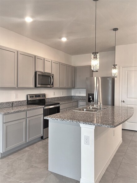 Stainless steel appliances - 5247 Dragonfly Dr