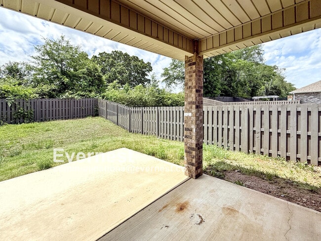 Building Photo - 104 River Pointe Dr