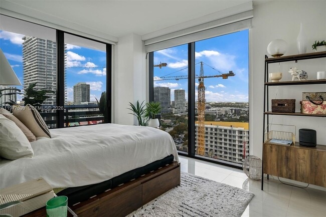 Building Photo - 460 NE 28th St