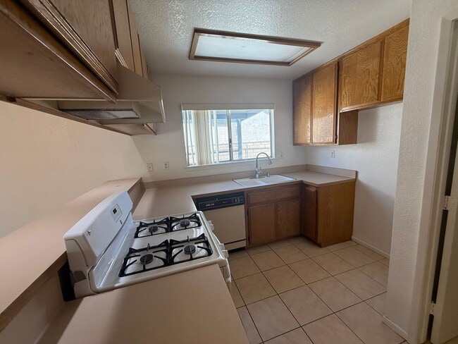 Building Photo - Silverlake's Home- 3 Bedrooms, 2 Bathrooms...
