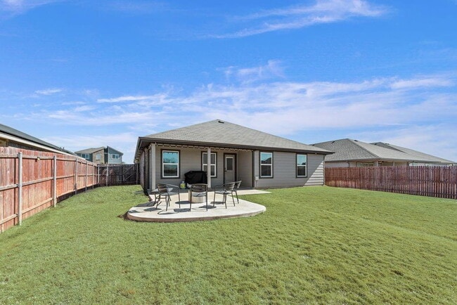 Building Photo - "Energy-Efficient 4-2 Home with Designer Finishes and a Spacious Backyard Retreat!"