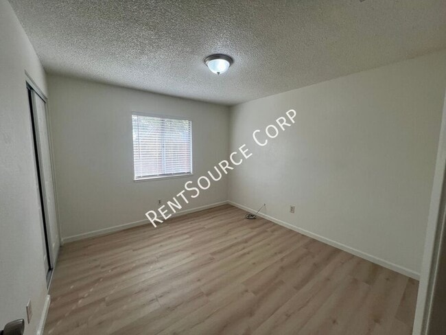 Building Photo - 841 Chateau Way