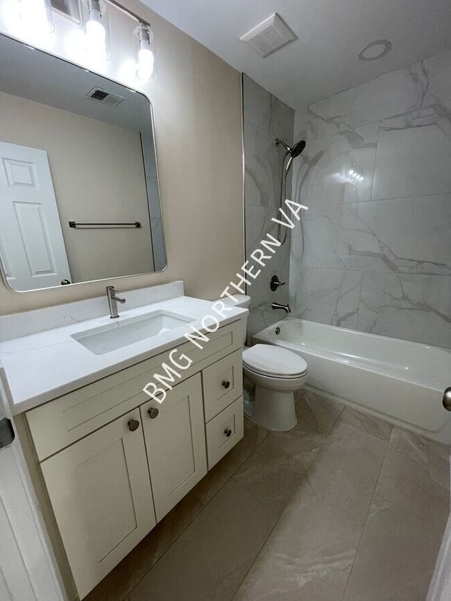 Building Photo - 22525 Maison Carree Square