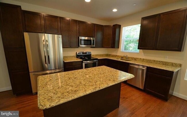 Building Photo - 5917 Sneed Dr