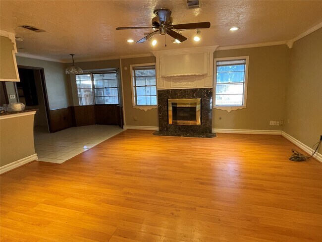 Building Photo - 12322 Huntington Field Dr