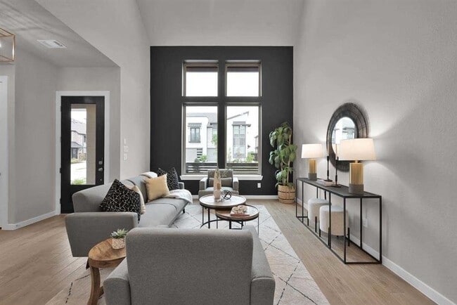 Building Photo - 16630 Lake Austin St