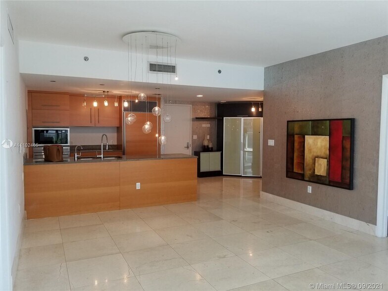 Building Photo - 475 Brickell Ave