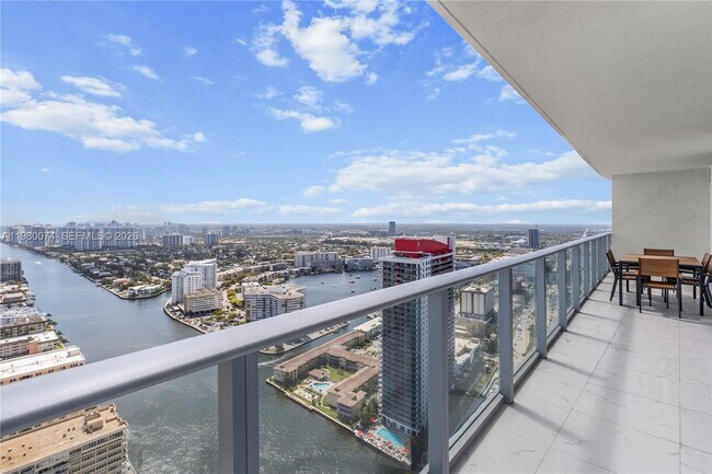 Building Photo - 4010 S Ocean Dr