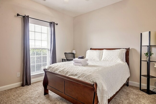 Building Photo - 523 Murray Fork Dr