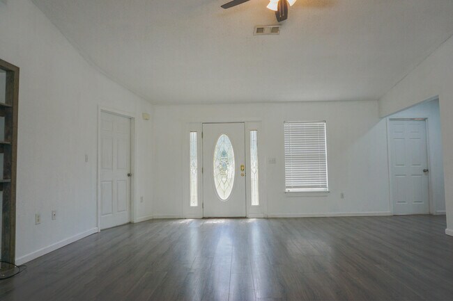 Building Photo - 233 Grand Prix Dr