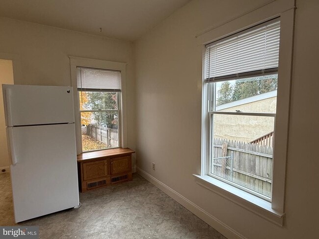 Building Photo - 1740 Arnold Ave