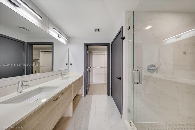 Building Photo - 16385 Biscayne Blvd