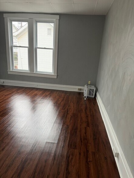 living room - 435 Westminster Ave