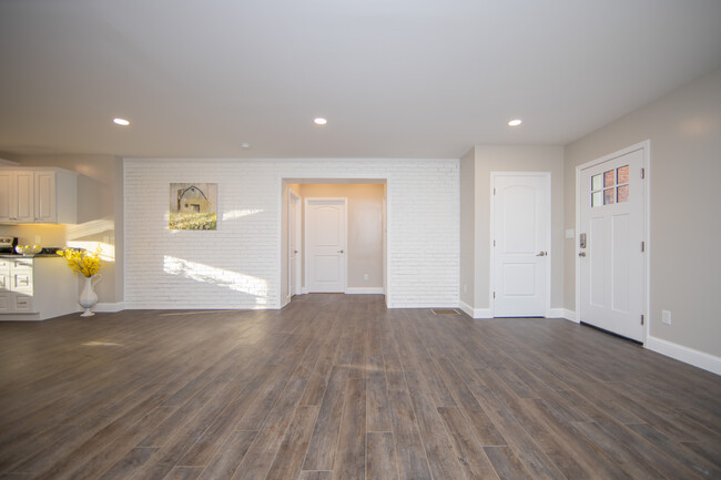 Building Photo - 6508 Sharpsburg Pike