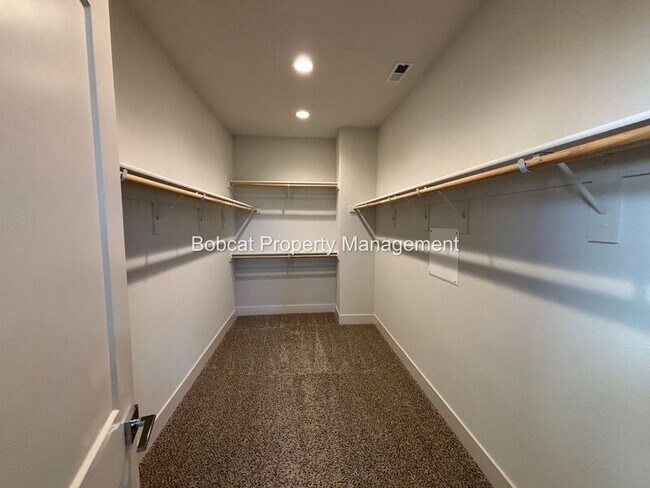 Building Photo - 1287 Grove St