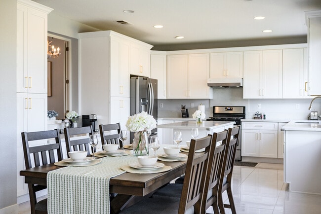 Building Photo - 10919 Mirador Dr