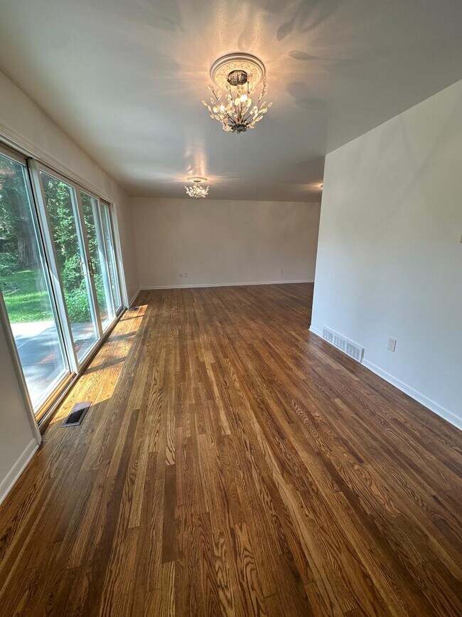 Building Photo - 429 Bella Vista Dr